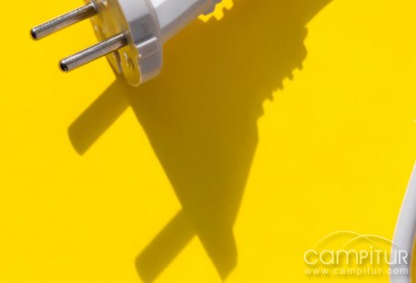 Ahillones acuerda con Endesa un plan de mejoras para reforzar el suministro eléctrico